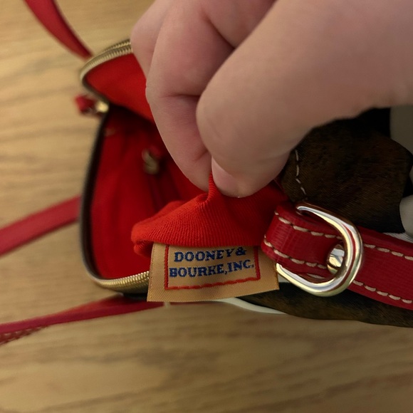 DOONEY & BOURKE GIRAFFE PRINT CANVAS SHOULDER BAG - Picture 9 of 10